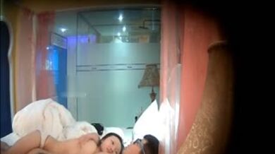 性感美女被胖男友连扣带操高潮不断